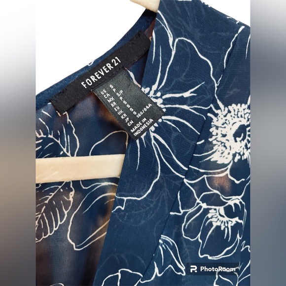 Forever 21 Blue Short Sleeve V Neck Dress with White Floral Print Sz S - Picture 3 of 4